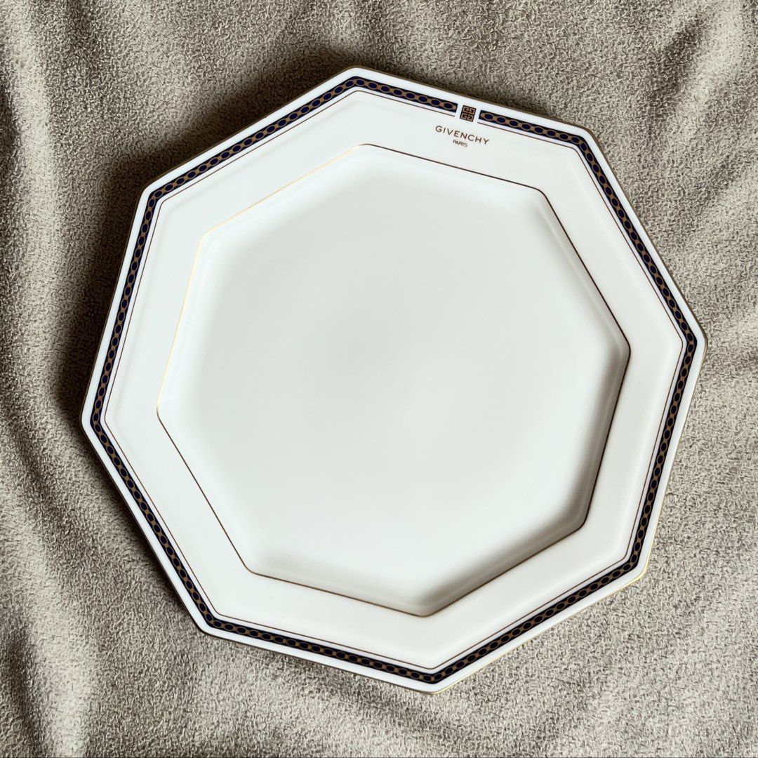 Givenchy Paris Octagonal Plate and 5 Cake Plate Set (Category: Dinnerware & Cutlery) located in Naga. Submitted by kitty_cate02 (Listing ID 1460687481, Image 1). Description: In excellent condition Good as new✨ No chips Unused 1 x Octagonal Plate 10 inches x 10 inches 5 x Octagonal Cake Plate 5.75 inches x 5.75 inches In original box Guaranteed Authentic💯.