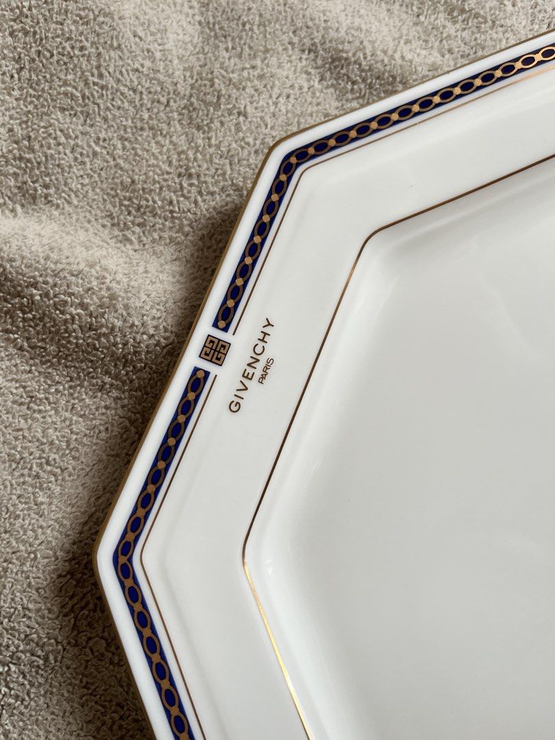 Givenchy Paris Octagonal Plate and 5 Cake Plate Set (Category: Dinnerware & Cutlery) located in Naga. Submitted by kitty_cate02 (Listing ID 1460687481, Image 2). Description: In excellent condition Good as new✨ No chips Unused 1 x Octagonal Plate 10 inches x 10 inches 5 x Octagonal Cake Plate 5.75 inches x 5.75 inches In original box Guaranteed Authentic💯.