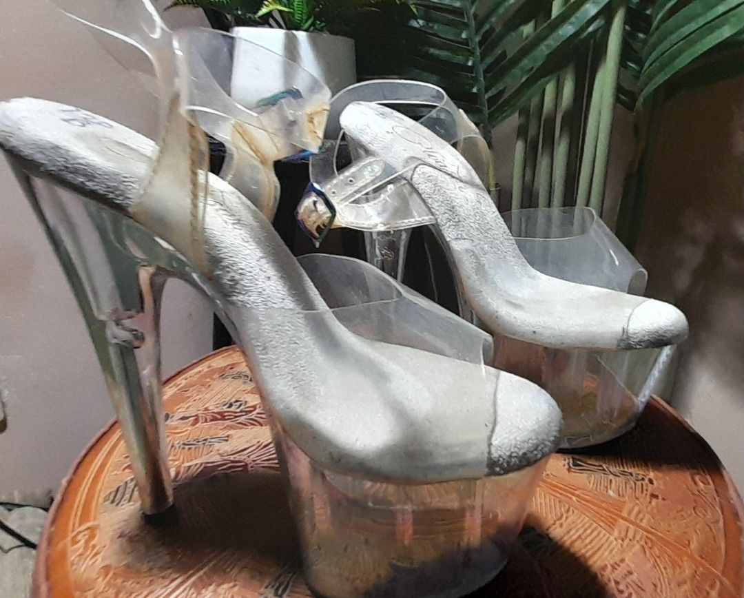Glass Heels (Category: Heels) located in Batangas. Submitted by norskieshoppe (Listing ID 1460543820, Image 2). Description: sz 6 or 22 cm.