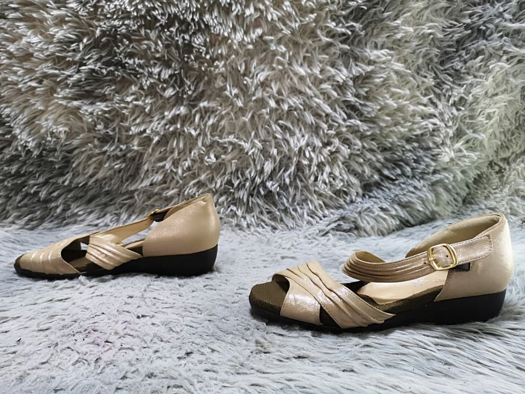 Glossy beige Ankle Strap Sandals (Category: Sandals) located in Santa Cruz. Submitted by jmy_surplus.2 (Listing ID 1460530128, Image 2). Description: Size ; 23cm Color ; Beige Type ; Sandals Brand ; No brand Material ; Leather Style ; Beige Leather Peep Toe Sandals LR 172 JMY 5 Batch #218.