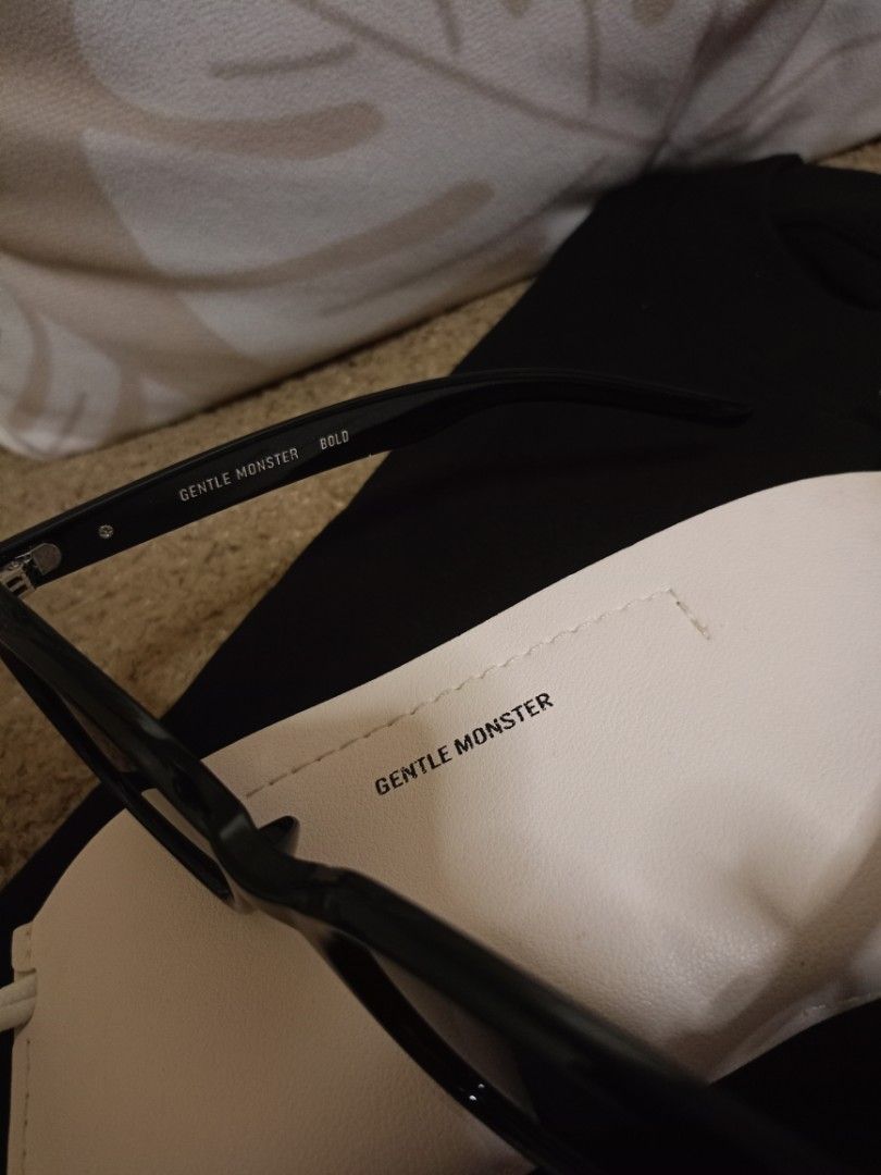GM Bold "Billy" Sunglasses (Category: Sunglasses & Eyewear) located in Valenzuela. Submitted by One.Only.Nan (Listing ID 1460558332, Image 3). Description: As is Excellent condition MOP GCASH MAYA AUB BPI VALENZUELA CITY LOC.