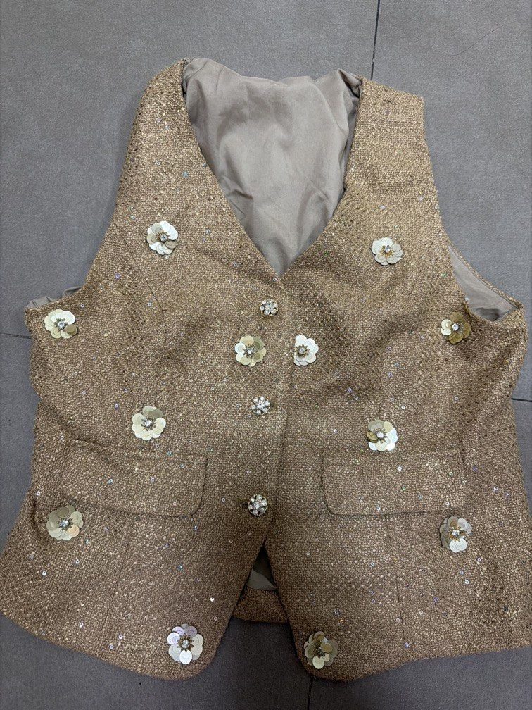 Gold Vest Glittery Top (Category: Blouses) located in Mandaluyong City. Submitted by declutterwithcarmen (Listing ID 1460510659, Image 2). Description: Lost weight so its too big on me.