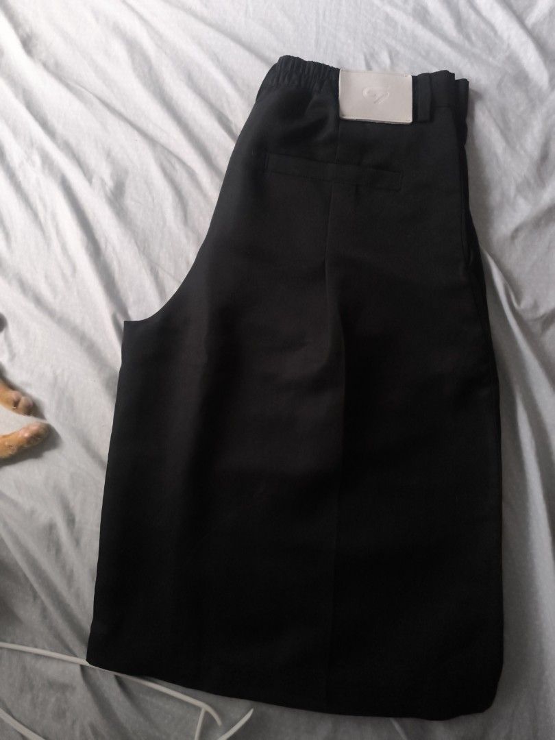 GOT STYLE FLOE (Category: Shorts) located in Manila. Submitted by santiagoda07370 (Listing ID 1460575640, Image 1). Description: 34-36 x 25.
