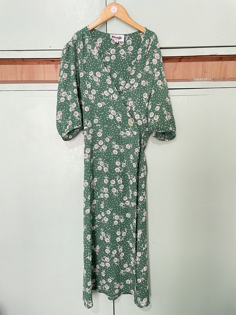 Green Floral Wrap Midi Dress (Category: Dresses) located in Caloocan City. Submitted by heybhaneyy (Listing ID 1460529201, Image 1). Description: - Green midi dress - White floral and polka dot print - Flattering wrap style - Side button closure - Puff sleeves - Midi length with a slit - Very flattering fit!.