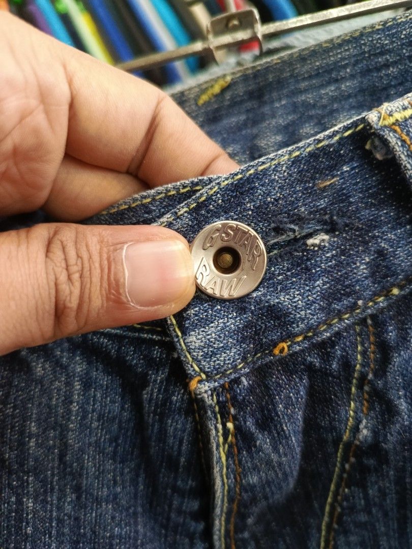 G-Star RAW Denim Jeans (Category: Jeans) located in Cabatuan. Submitted by penthegreat (Listing ID 1460615752, Image 3). Description: Width 29, length 32 10/10 condition no issue Siguro hem nasa 7.5 or 8 cut washtag only - Classic blue denim jeans from G-Star RAW - Straight leg fit - Button fly with YKK zipper - Two back pockets with signature stitching - Great for everyday wear.