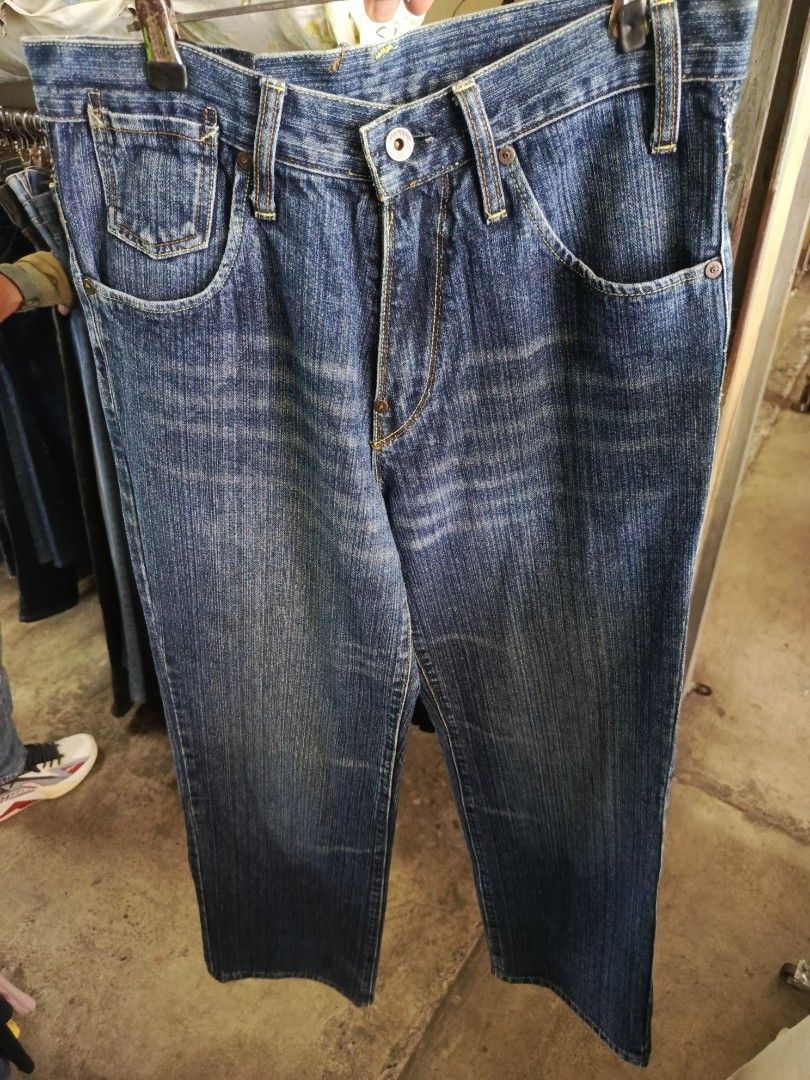 G-Star RAW Denim Jeans (Category: Jeans) located in Cabatuan. Submitted by penthegreat (Listing ID 1460615752, Image 1). Description: Width 29, length 32 10/10 condition no issue Siguro hem nasa 7.5 or 8 cut washtag only - Classic blue denim jeans from G-Star RAW - Straight leg fit - Button fly with YKK zipper - Two back pockets with signature stitching - Great for everyday wear.