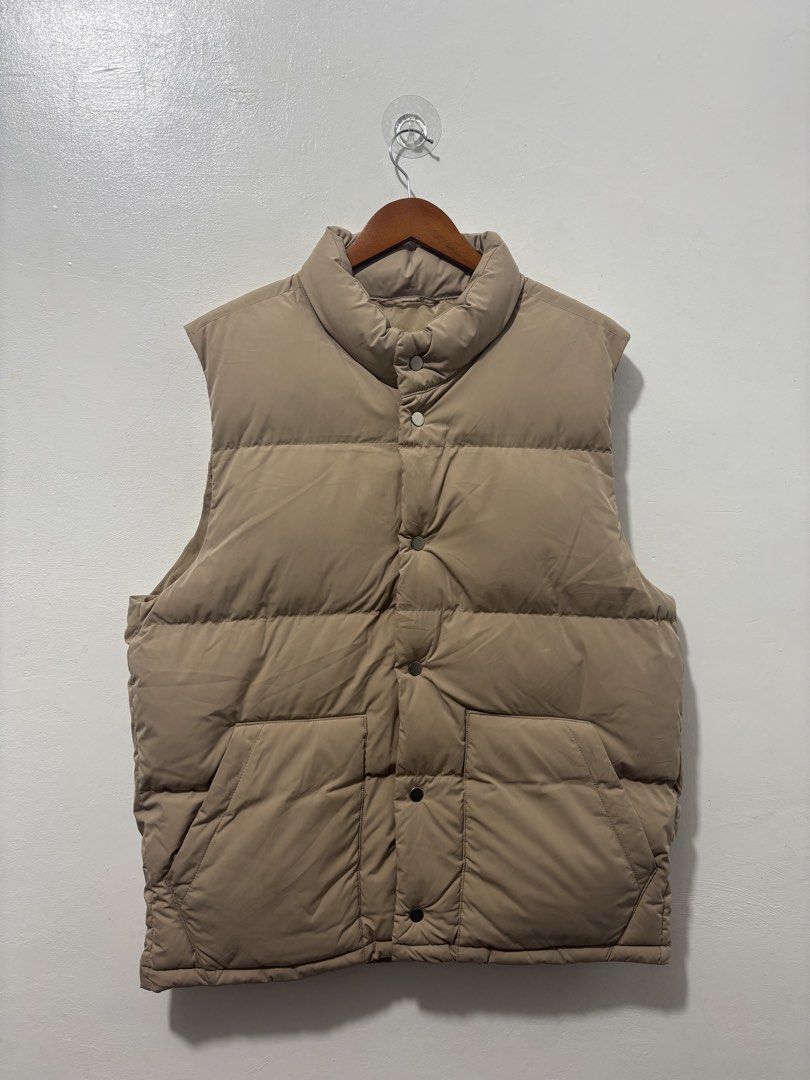 GU Beige Vest Men Large (Category: Coats, Jackets and Outerwear) located in Balanga. Submitted by winterlab_ph (Listing ID 1460631902, Image 1). Description: Code: A858 Width: 24 Length: 29 Shoulders: 18.5 : needs wash : needs wash.
