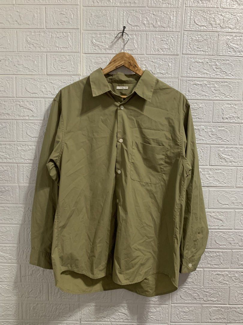 GU long sleeve (Category: Coats, Jackets and Outerwear) located in Calamba. Submitted by mrmpiece (Listing ID 1460587652, Image 2). Description: GU longsleeve Excellent condi/ Medium on tag Width 22/ Length 27 Calamba 799.