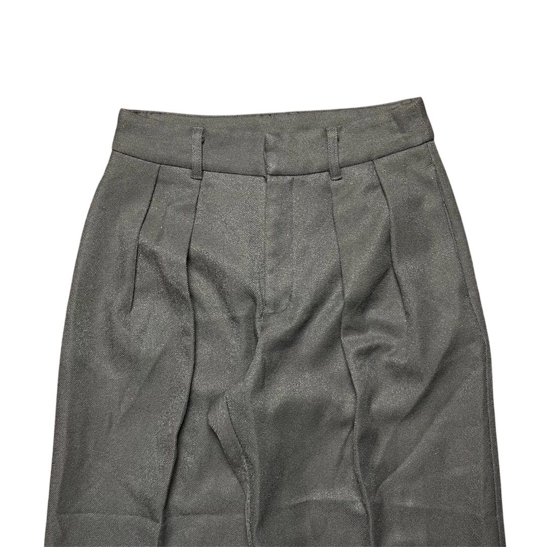 Gu pleated trouser (Category: Other Bottoms) located in Iloilo. Submitted by nextwearco_ilo (Listing ID 1460686537, Image 3). Description: Gu pleated trouser • Like new condition • 26-27 W x 38 L , 9.5 Leg opening • No flaws ₱ 550.