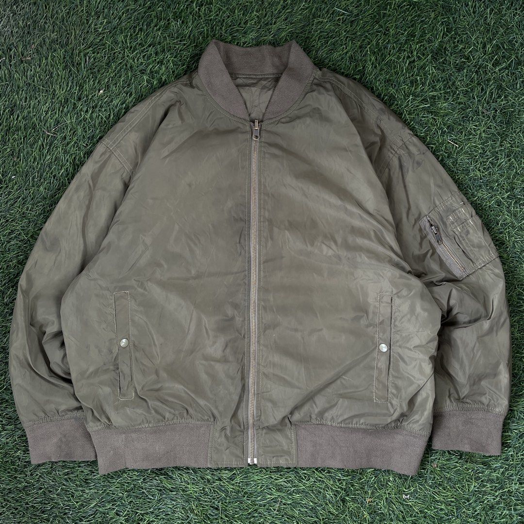 GU Reversible MA-1 FlightBomber Jacket (Category: Coats, Jackets and Outerwear) located in Pasig City. Submitted by icie_finds (Listing ID 1460532327, Image 1). Description: GU Reversible MA-1 Flight Bomber Jacket SIZE: Fits XL (Tag size XL) DIMES: W 26 L 25.5 Brand: GU (Japan) Style / Model: Reversible Padded MA-1 Flight Jacket / Quilted Liner Bomber Color: Olive Green / Khaki Measurements: Length: 25.5 inches Width (Pit to Pit): 26 inches Condi