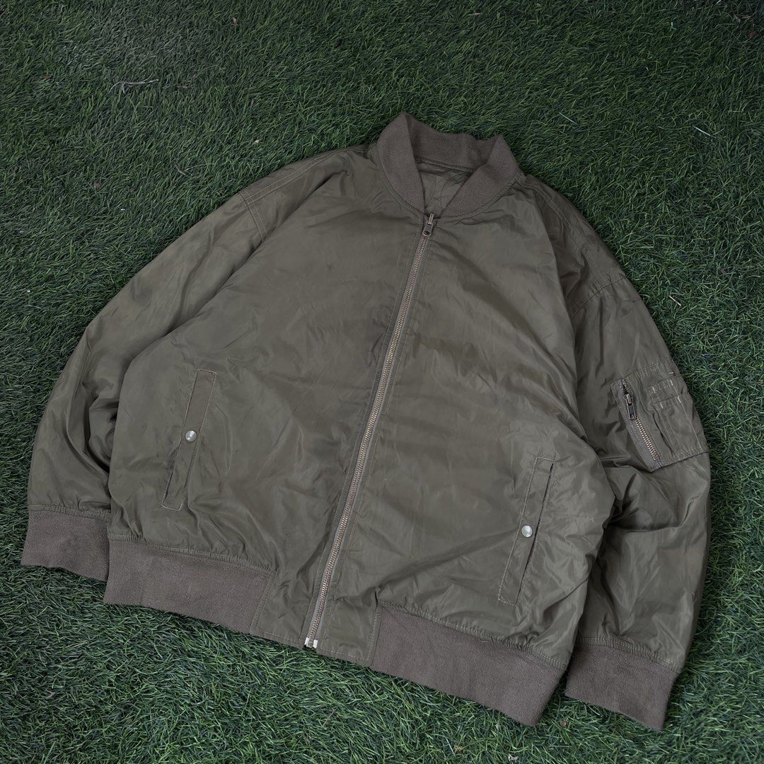 GU Reversible MA-1 FlightBomber Jacket (Category: Coats, Jackets and Outerwear) located in Pasig City. Submitted by icie_finds (Listing ID 1460532327, Image 2). Description: GU Reversible MA-1 Flight Bomber Jacket SIZE: Fits XL (Tag size XL) DIMES: W 26 L 25.5 Brand: GU (Japan) Style / Model: Reversible Padded MA-1 Flight Jacket / Quilted Liner Bomber Color: Olive Green / Khaki Measurements: Length: 25.5 inches Width (Pit to Pit): 26 inches Condi