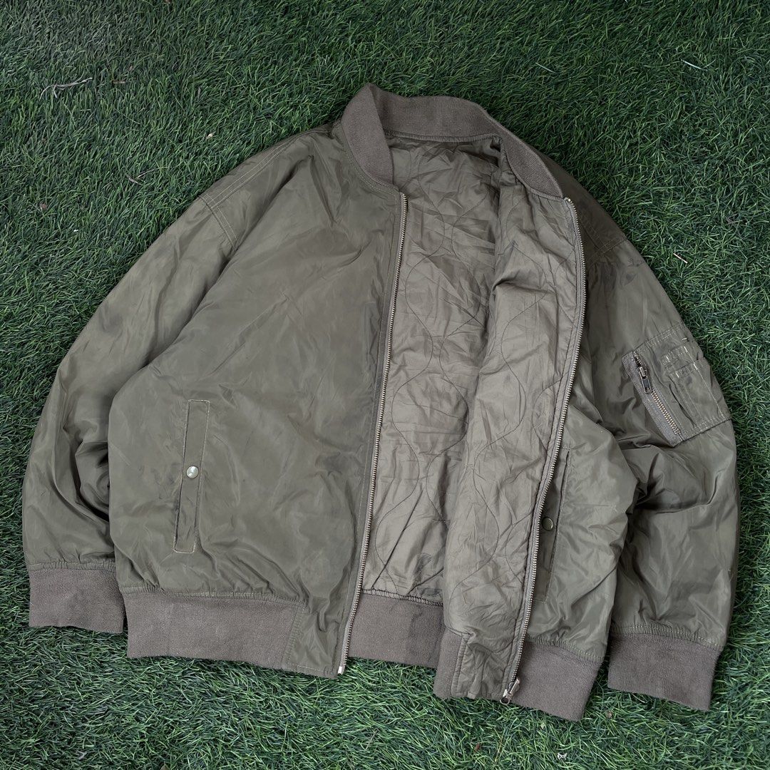 GU Reversible MA-1 FlightBomber Jacket (Category: Coats, Jackets and Outerwear) located in Pasig City. Submitted by icie_finds (Listing ID 1460532327, Image 3). Description: GU Reversible MA-1 Flight Bomber Jacket SIZE: Fits XL (Tag size XL) DIMES: W 26 L 25.5 Brand: GU (Japan) Style / Model: Reversible Padded MA-1 Flight Jacket / Quilted Liner Bomber Color: Olive Green / Khaki Measurements: Length: 25.5 inches Width (Pit to Pit): 26 inches Condi
