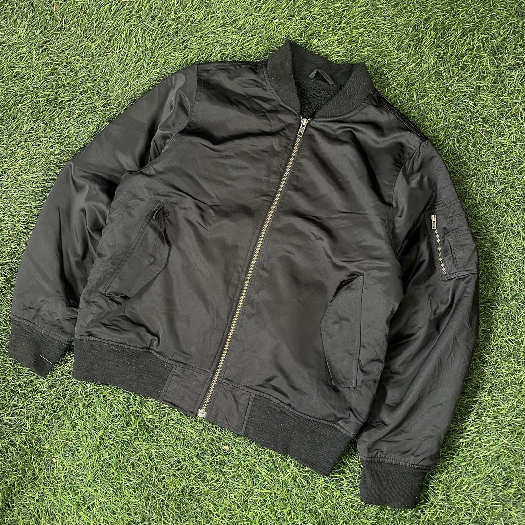 GU Sherpa-Lined MA-1 Flight Jacket (Category: Coats, Jackets and Outerwear) located in Pasig City. Submitted by icie_finds (Listing ID 1460532058, Image 2). Description: GU Sherpa-Lined MA-1 Flight Jacket SIZE: Fits Medium (Tag size M) DIMES: W 21.5 L 23.5 Brand: GU (Japan) Style / Model: Sherpa-Lined MA-1 Bomber / Flight Jacket Color: Black Measurements: Length: 23.5 inches Width (Pit to Pit): 21.5 inches Condition: Excellent pre-owned condition