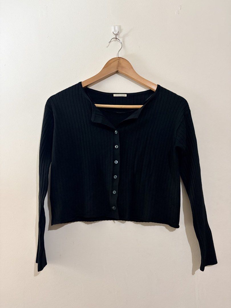 GU UV Cut Wide Rib Cardigan (Category: Longsleeves) located in Pasig City. Submitted by shopsmart.mnl (Listing ID 1460710635, Image 3). Description: Used once or twice only Excellent condition XS but runs big See last pic for measurement.