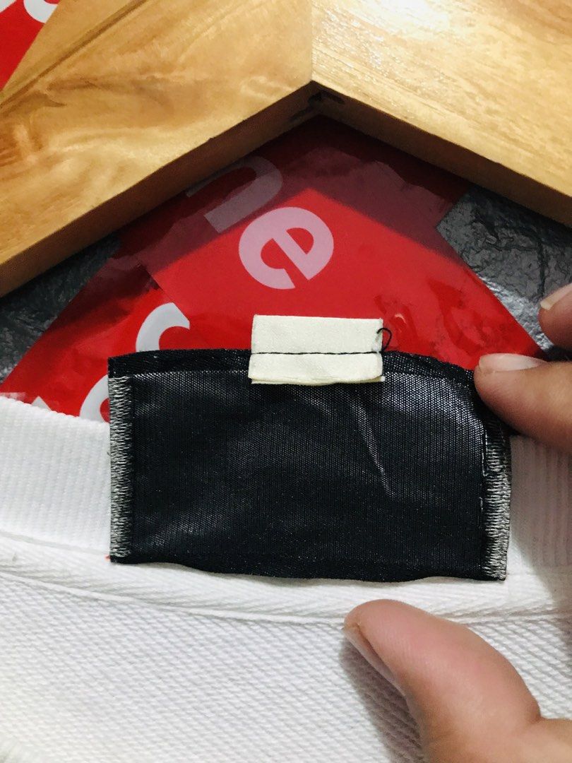 Gucci (Category: Luxury Apparel) located in Pozorrubio. Submitted by ghettogoods (Listing ID 1460710375, Image 3). Description: yellow stain.