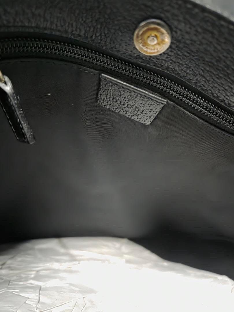 GUCCI Denim Tote Bag 2015 (Category: Tote Bags) located in Quezon City. Submitted by mkl.p (Listing ID 1460705836, Image 2). Description: - 9/10 condition - 2x used - with dustbag and card included - pm if you need more info/specific pics of the bag loc: san juan city.