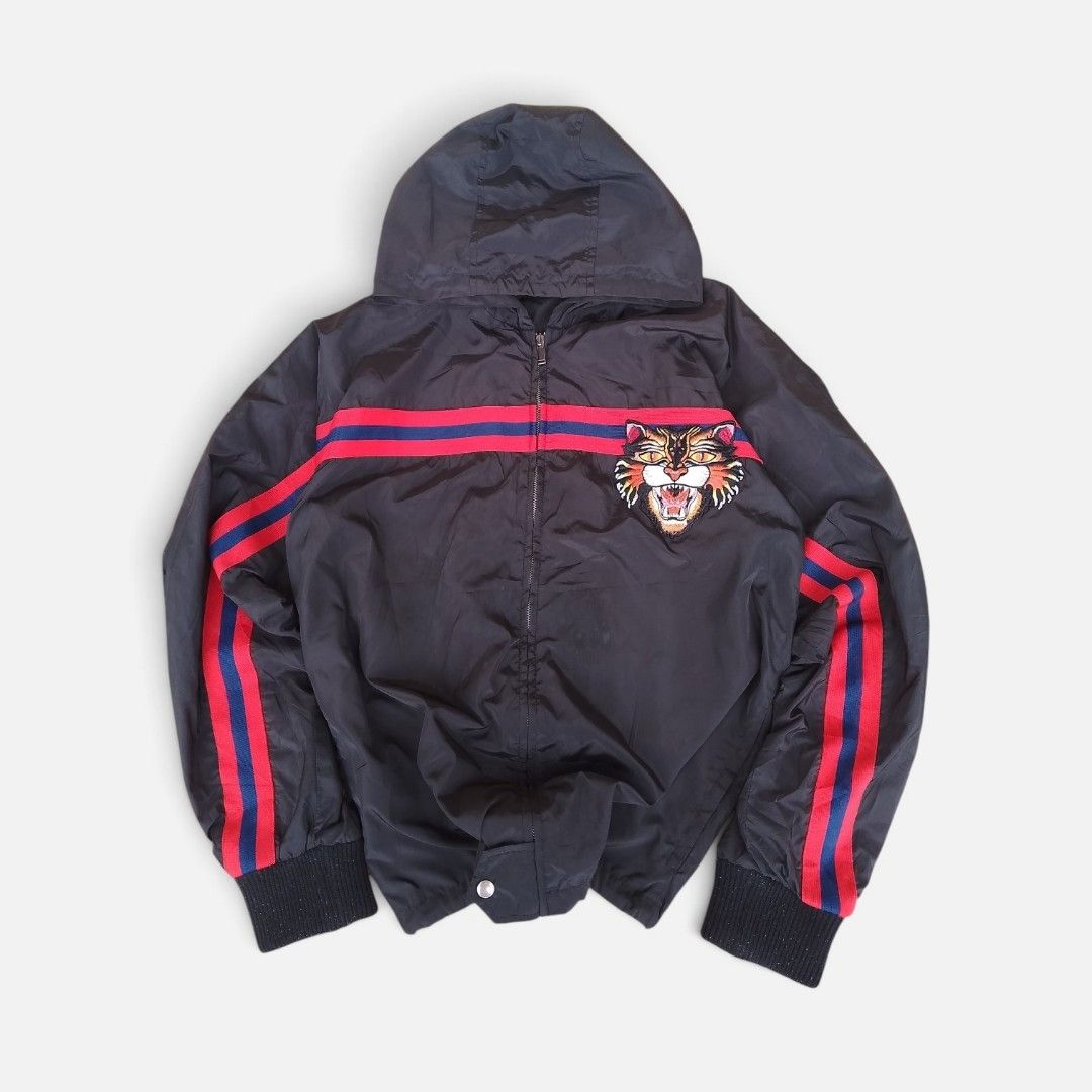 Gucci Jacket (Category: Activewear) located in Manila. Submitted by gentlestone1998 (Listing ID 1460519872, Image 1). Description: Gucci Jacket Size Large.
