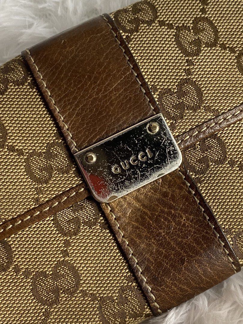 Gucci Monogram Long Wallet (Category: Luxury Bags & Wallets) located in Villaverde. Submitted by aisonvi_97_101 (Listing ID 1460683370, Image 3). Description: Wts Gucci Long Wallet Rank B Issue: Cracks on Inside Leather 1299 + Sf.