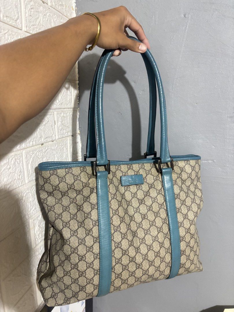 GUCCI SUPREME TOTE BAG (Category: Tote Bags) located in Manila. Submitted by kingblaize (Listing ID 1460701616, Image 1). Description: Gucci supreme tote bag .
