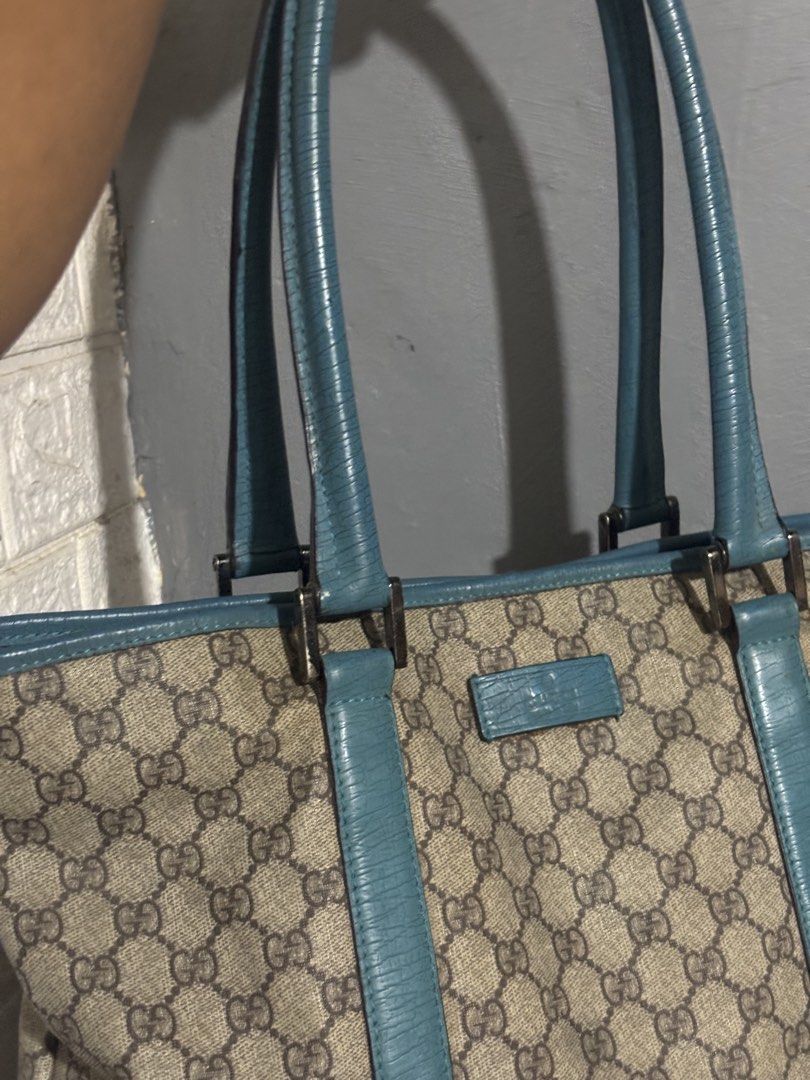 GUCCI SUPREME TOTE BAG (Category: Tote Bags) located in Manila. Submitted by kingblaize (Listing ID 1460701616, Image 2). Description: Gucci supreme tote bag .