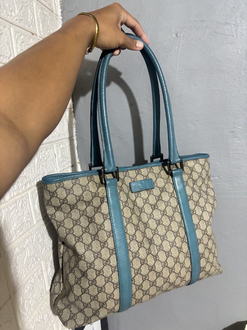 GUCCI SUPREME TOTE BAG (Category: Tote Bags) located in Manila. Submitted by kingblaize (Listing ID 1460701616, Image 3). Description: Gucci supreme tote bag .