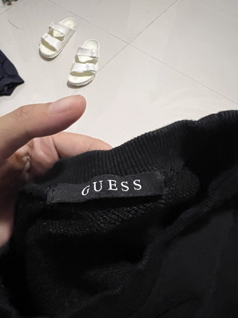 Guess Black Cotton Polyester Sweatshirt Size S (Category: Coats, Jackets and Outerwear) located in Lapu Lapu. Submitted by chelon.865 (Listing ID 1460700555, Image 2). Description: - Black Guess Sweatshirt - Size: S - Material: Cotton and Polyester blend - Style: Casual wear - Versatile: Easy to pair with any outfit.