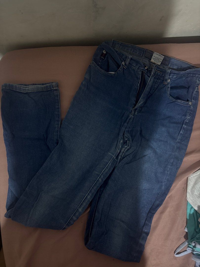 Guess jeans (Category: Jeans) located in Manila. Submitted by aicayukiee (Listing ID 1460624220, Image 3). Description: .