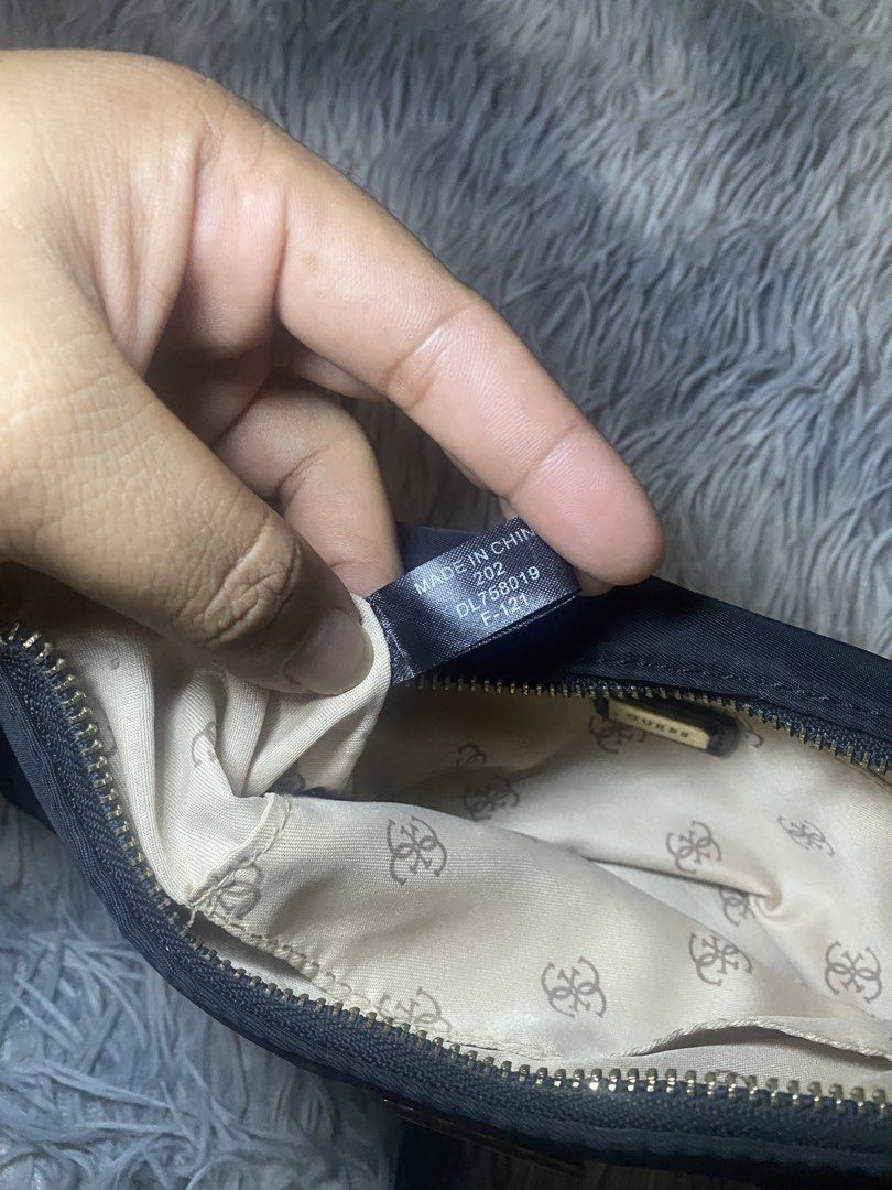 Guess Paris nylon shoulder bag (Category: Luxury Bags & Wallets) located in Manila. Submitted by hardtofindthings10 (Listing ID 1460524770, Image 3). Description: .