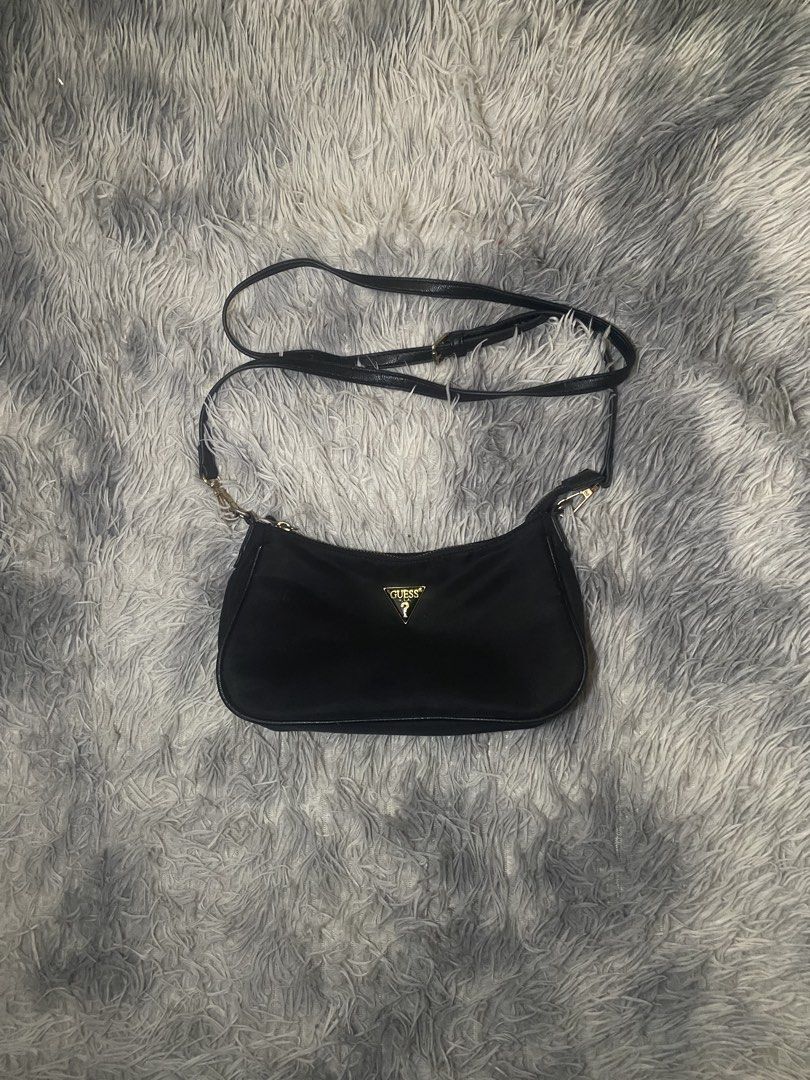 Guess Paris nylon shoulder bag (Category: Luxury Bags & Wallets) located in Manila. Submitted by hardtofindthings10 (Listing ID 1460524770, Image 1). Description: .