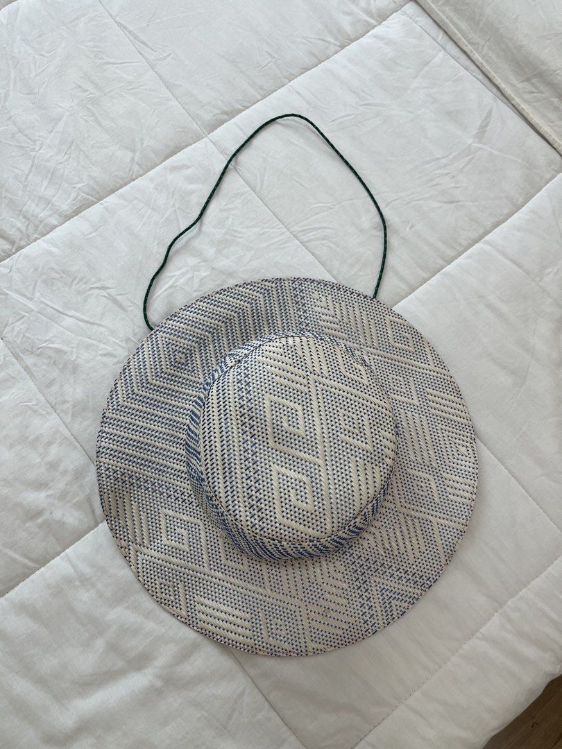 Halo Halo Hat (Category: Hats & Beanies) located in Muntinlupa City. Submitted by jasmin.shop (Listing ID 1460588408, Image 1). Description: weave all good just minor discoloration sa inner .