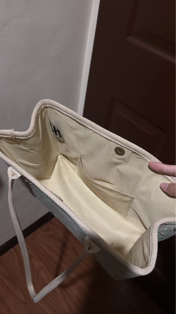 Halohalo trabaho bag (Category: Tote Bags) located in Quezon City. Submitted by Bianca_90 (Listing ID 1460696152, Image 2). Description: Good condition Negotiable price .