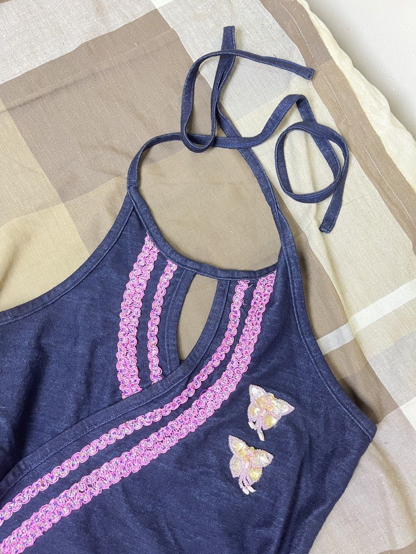 Halter top (Category: Others Tops) located in San Jose. Submitted by thymies (Listing ID 1460551566, Image 2). Description: .