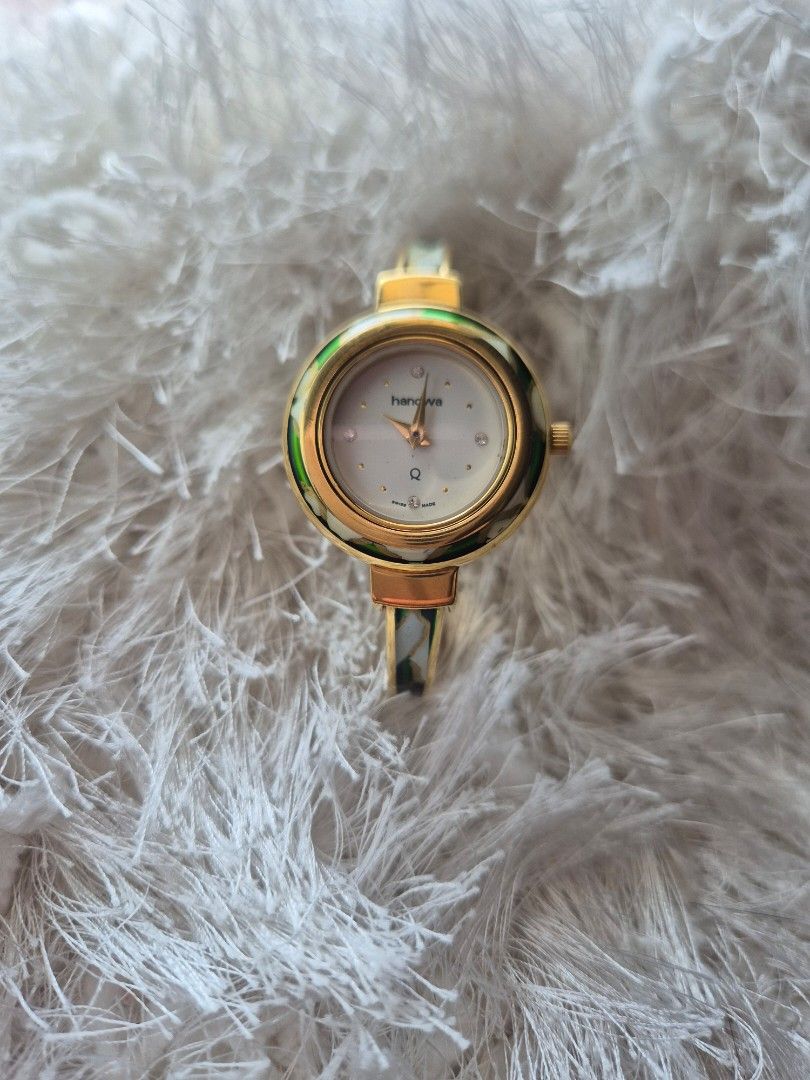 Hanova swiss made (Category: Women's Watches) located in Lapu Lapu. Submitted by ej882019 (Listing ID 1460518237, Image 2). Description: ukay source hardware 10/10 working swiss made vintage.