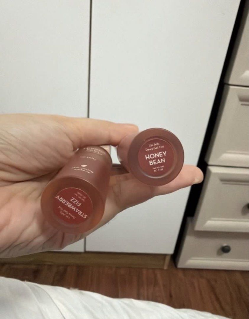 Happy Skin Tints (Category: Makeup) located in Bulacan. Submitted by karisma_noverra (Listing ID 1460578257, Image 2). Description: Both.