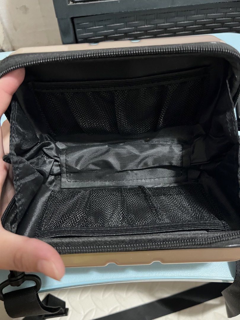 Hard case mini bag (Category: Cross-body Bags) located in Caloocan City. Submitted by youkayukay (Listing ID 1460601262, Image 2). Description: 👉🏻Adjustable strap ❓Issue: Slight scratches ⁉️Rfs: Decluttering 📍Location: North Caloocan/ Near Camarin Doctors Hospital 🫶ALL ITEMS ARE BRANDNEW OR PERSONAL PRE-LOVED🫶 ‼️NO RETURN‼️ ‼️NO EXCHANGE‼️.