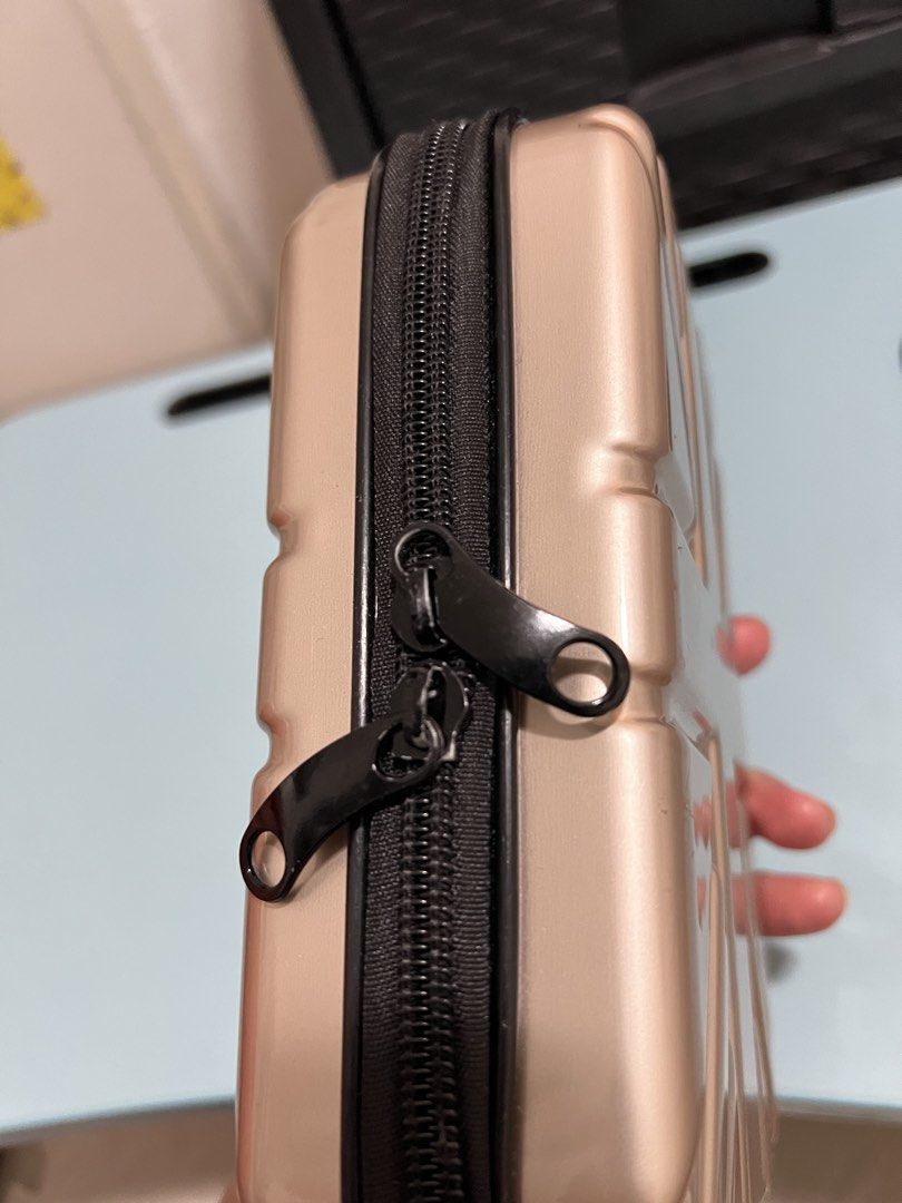 Hard case mini bag (Category: Cross-body Bags) located in Caloocan City. Submitted by allaboutthings (Listing ID 1460602126, Image 2). Description: 👉🏻Adjustable strap ❓Issue: Slight scratches ⁉️Rfs: Decluttering 📍Location: North Caloocan/ Near Camarin Doctors Hospital 🫶ALL ITEMS ARE BRANDNEW OR PERSONAL PRE-LOVED🫶 ‼️NO RETURN‼️ ‼️NO EXCHANGE‼️.