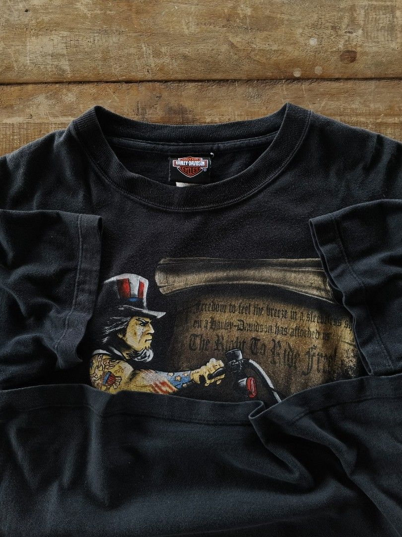 Harley Davidson 00's Graphic Shirt (Category: Tshirts & Polo Shirts ) located in Manila. Submitted by commonmwear (Listing ID 1460628685, Image 3). Description: •No issues •size small •10/10 color rate •as new condition •19 width •26 length Dm for more info! .