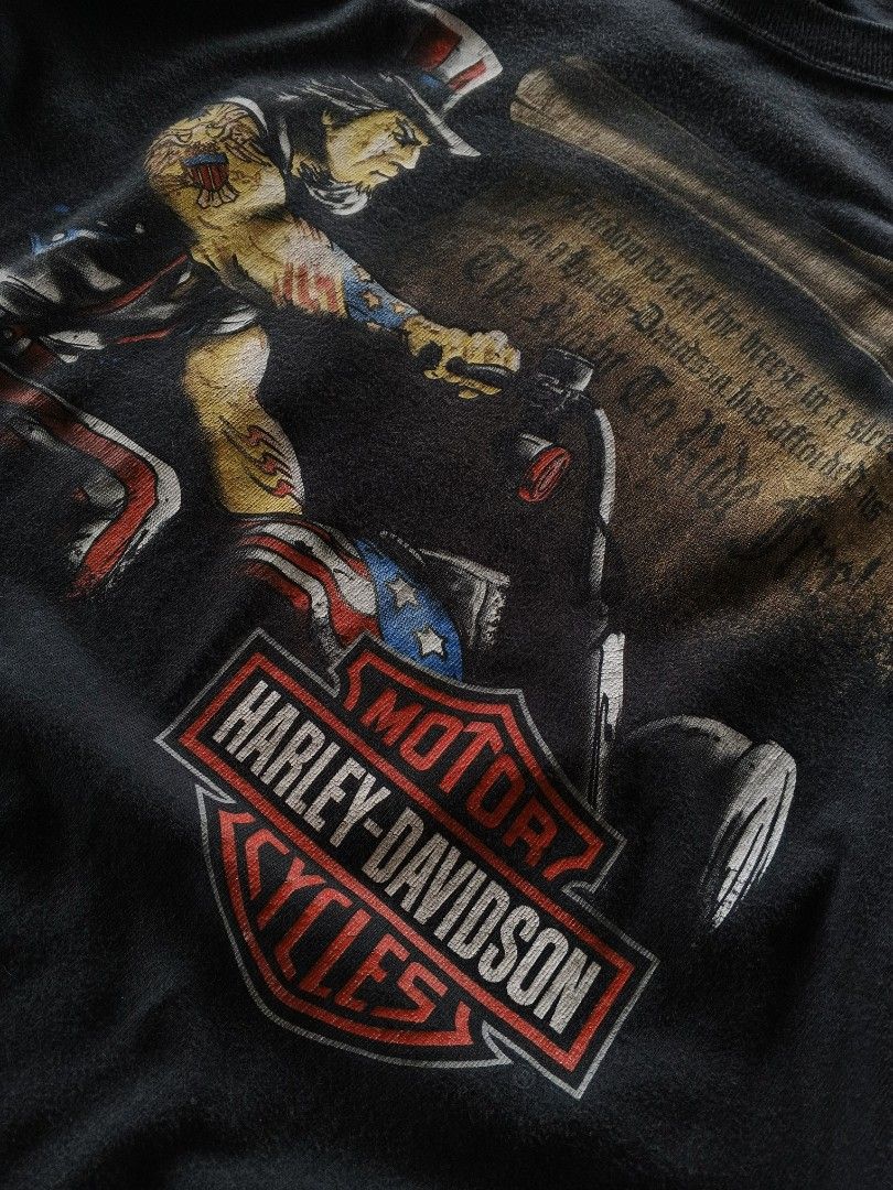 Harley Davidson 00's Graphic Shirt (Category: Tshirts & Polo Shirts ) located in Manila. Submitted by commonmwear (Listing ID 1460628685, Image 2). Description: •No issues •size small •10/10 color rate •as new condition •19 width •26 length Dm for more info! .