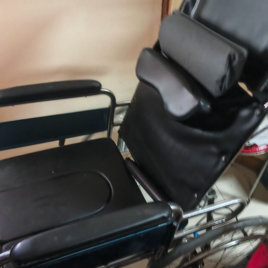 Heavy Duty Wheelchair (Category: Medical Supplies & Tools) located in Caloocan City. Submitted by techydemondad (Listing ID 1460574089, Image 1). Description: Industrial Wheelchair never been used. Decluttering.