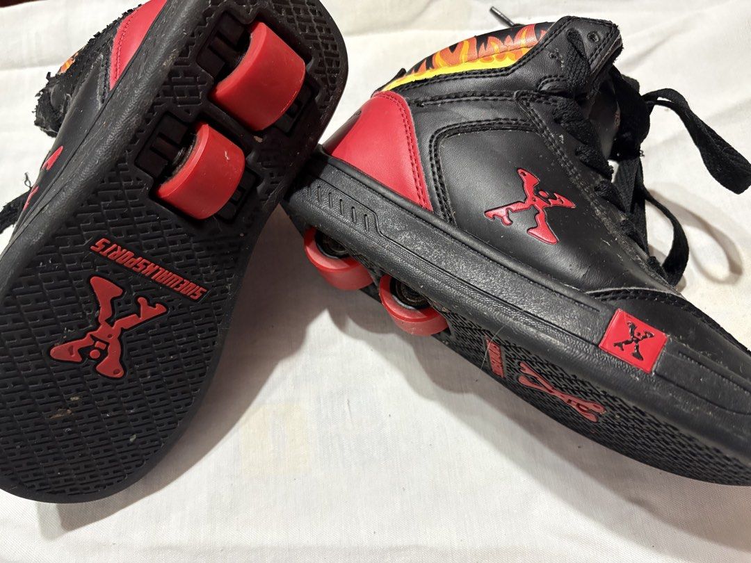 Heelys skate / sneaker shoes (Category: Babies & Kids Fashion) located in Cavite. Submitted by anything.used (Listing ID 1460554911, Image 2). Description: Heelys by sidewalk sports -removable wheels -19Cm / Eu32 -Signs of usage.