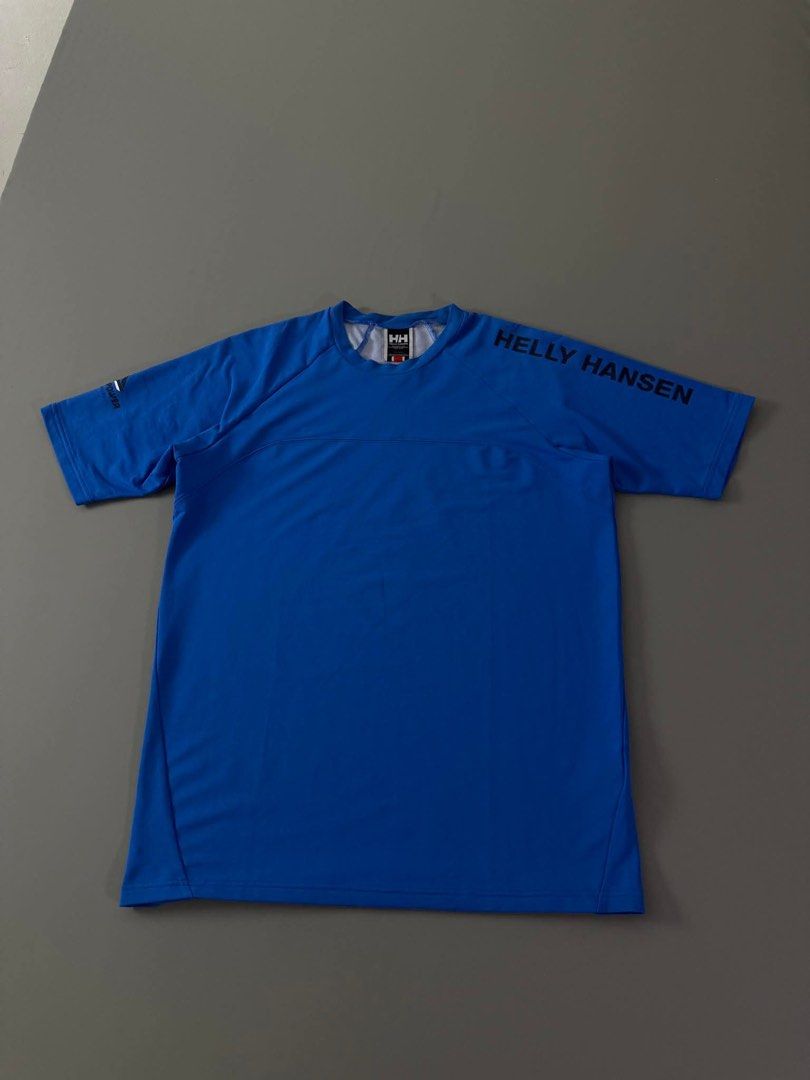 HELLY HANSEN (Category: Activewear) located in Guagua. Submitted by sweetboyy (Listing ID 1460524638, Image 1). Description: HELLY HANSEN EXCELLENT CONDITION / NO ISSUE SIZE MEDIUM ON TAG / DIMES L26.5 W20.5.