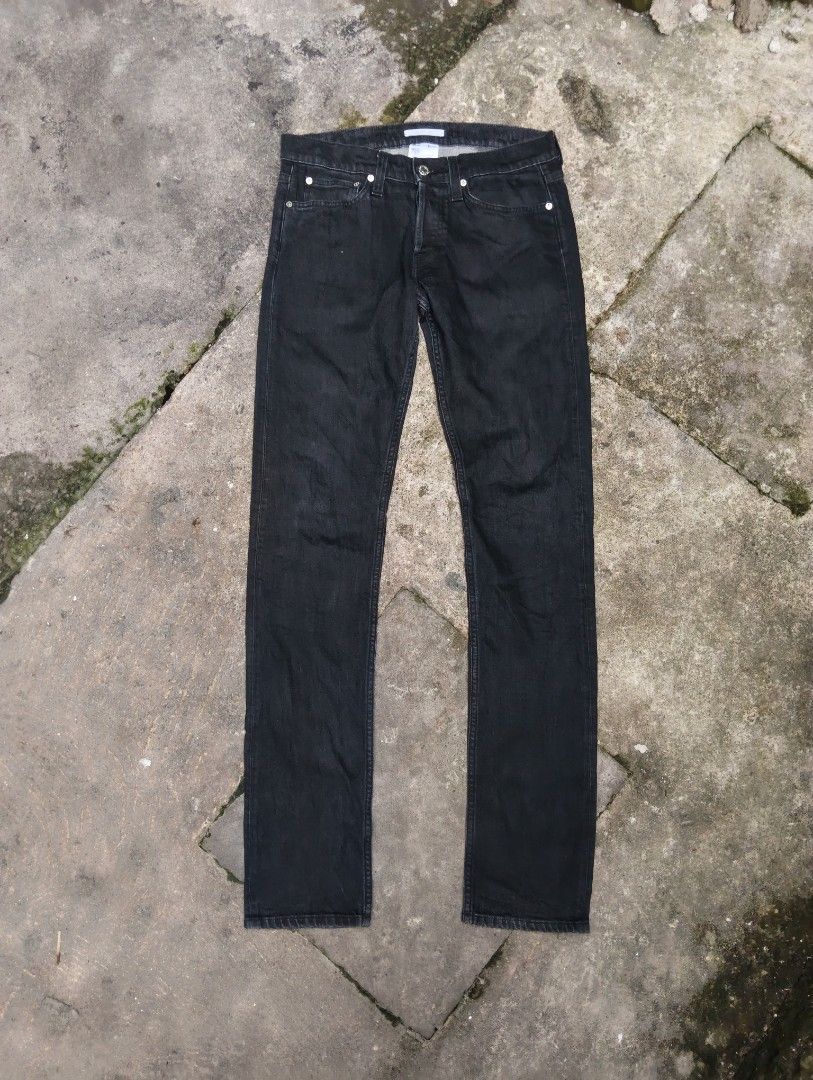 HELMUT LANG SLIM STRAIGHT JEANS (Category: Jeans) located in Talisay. Submitted by nooooooooooooooooy (Listing ID 1460597982, Image 1). Description: WAIST 32 LENGTH 43 LEG OPENING 6.5 EXCELLENT NO FLAWS, NEED WASH.