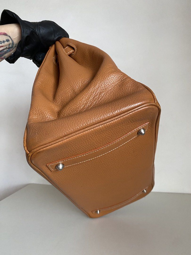 Hermes handbag (Category: Luxury Bags & Wallets) located in Valenzuela. Submitted by leneluxe (Listing ID 1460573670, Image 3). Description: Hermes handbag Togo leather material Good condition No flaws Minimal signs of use only Pls check all posted pictures .