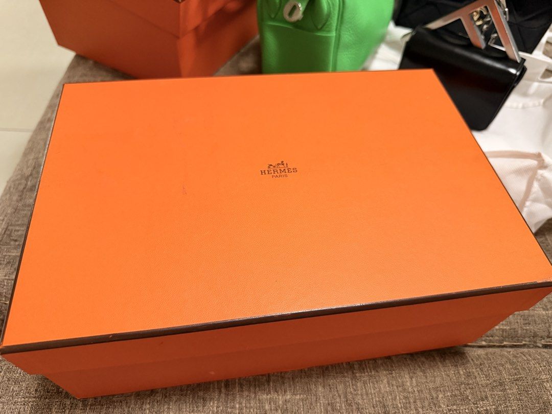 Authentic Hermes Kelly Mini Bag - Lime Green Epsom Leather (Category: Luxury Bags & Wallets) located in Quezon City. Submitted by racqi08 (Listing ID 1460617932, Image 2). Description: AUTHENTIC HERMÈS LINDY — VIBRANT GREEN 💚 Selling my preloved authentic Hermès Lindy in a gorgeous vibrant green with palladium-tone hardware. Beautiful statement color that’s even better in person. The leather remains supple with the signature relaxed Lindy silhou