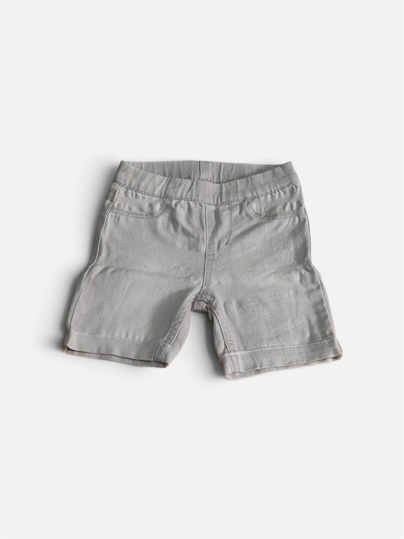 H&M Baby Stretchable Denim Shorts (Category: Babies & Kids Fashion) located in San Juan City. Submitted by deeescloset (Listing ID 1460611060, Image 1). Description: H&M Baby Stretchable Denim Shorts - unisex - light denim - above the knee - very stretchable - brand new, never worn - 12 to 24mos on tag.