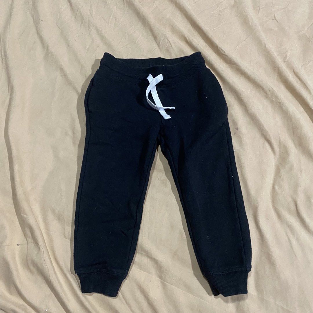 H&M Basic Black Jogger Pants kids (Category: Babies & Kids Fashion) located in Makati City. Submitted by prelovedthinngzz (Listing ID 1460692133, Image 1). Description: 🩵 2-3 Y 🩵 No issues No haggling please super mura na yan. 🩵 PAYMENT FIRST 🩵 NO RESERVATIONS 🩵 MAKATI.