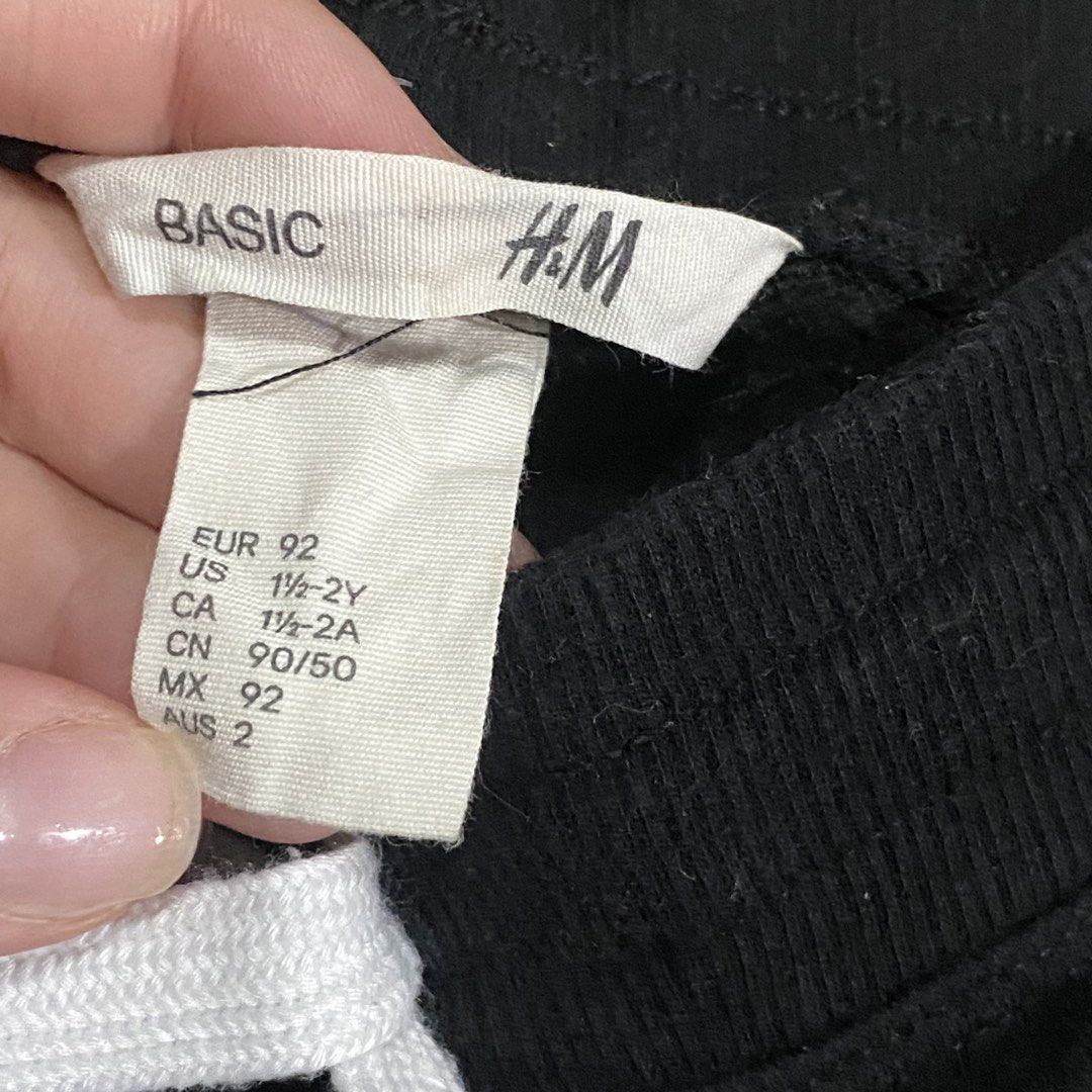 H&M Basic Black Jogger Pants kids (Category: Babies & Kids Fashion) located in Makati City. Submitted by prelovedthinngzz (Listing ID 1460692133, Image 2). Description: 🩵 2-3 Y 🩵 No issues No haggling please super mura na yan. 🩵 PAYMENT FIRST 🩵 NO RESERVATIONS 🩵 MAKATI.