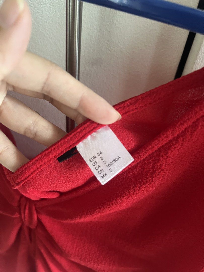 h&m bell sleeves top (Category: Blouses) located in Quezon City. Submitted by luckysellsxoxo (Listing ID 1460589980, Image 2). Description: rfs: no longer my style.