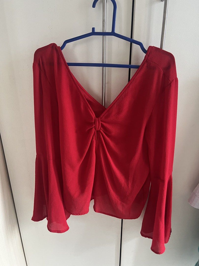 h&m bell sleeves top (Category: Blouses) located in Quezon City. Submitted by luckysellsxoxo (Listing ID 1460589980, Image 1). Description: rfs: no longer my style.
