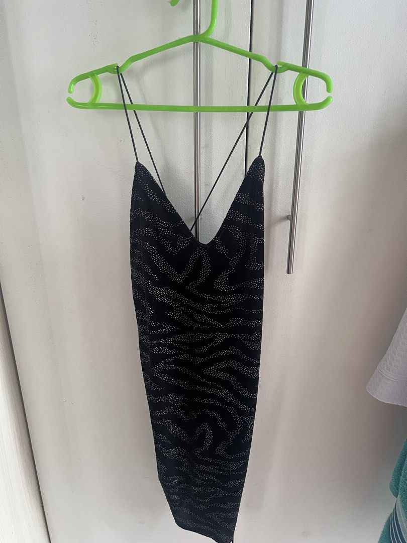 h&m black sequin dress (Category: Dresses) located in Quezon City. Submitted by luckysellsxoxo (Listing ID 1460592216, Image 3). Description: RFS: i don’t party that much Never worn out.